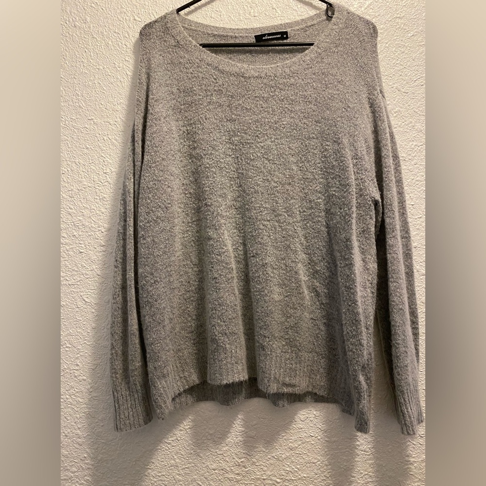 Soft Grey Sweater, Perfect for Fall season, Size Medium, Womens